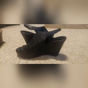 Sz 7 black leather wedges